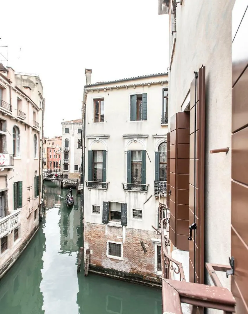 Rialto Canal View Deluxe R&R Apartment Venice