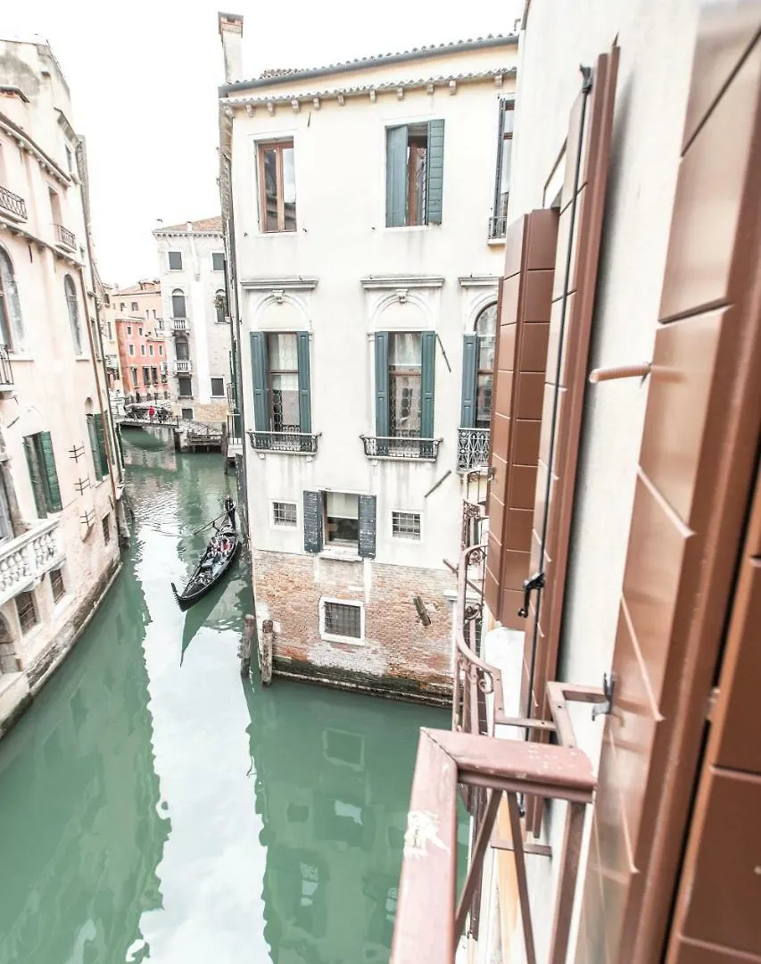 Rialto Canal View Deluxe R&R Apartment Venice